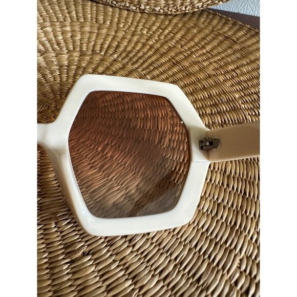 Large fun Hexagon tan sunglasses - Picture 8 of 9